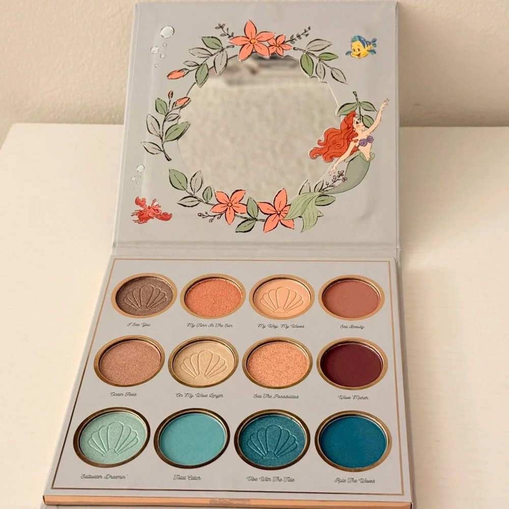 Never used disney the little mermaid eyeshadow makeup palette - Picture 3 of 3